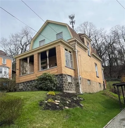 Image 2 - 101 West Woodford Avenue, Pittsburgh, PA 15210, USA - House for sale