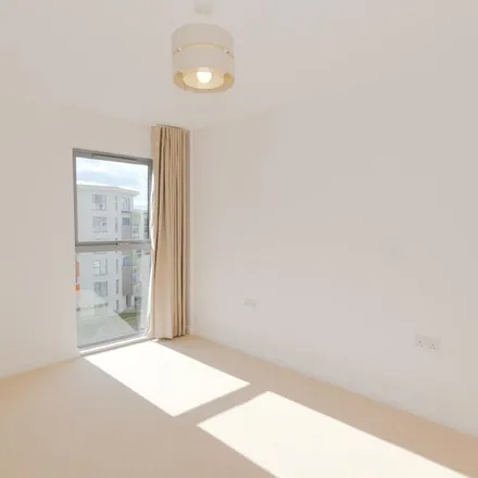 Rent this 2 bed apartment on Glenalmond Avenue in Cambridge, CB2 8DT