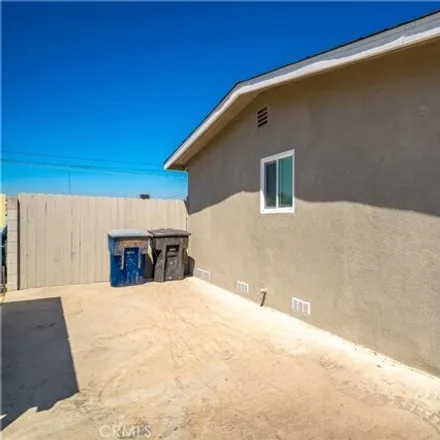 Image 7 - 136 South Tamarisk Avenue, San Bernardino, CA 92376, USA - House for sale