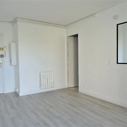 Image 2 - 2 Place d'Auxois, 78310 Maurepas, France - Apartment for rent