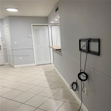 Image 6 - 9731 Fontainebleau Boulevard, Fountainbleau, Miami-Dade County, FL 33172, USA - Apartment for rent