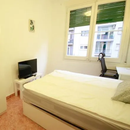 Image 2 - Carrer de Balmes, 290, 08006 Barcelona, Spain - Room for rent