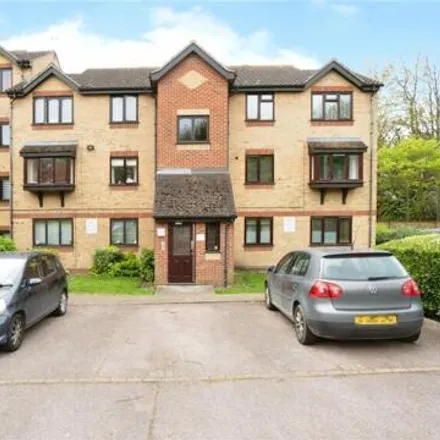 Buy this 1 bed apartment on Linnet Way in Purfleet-on-Thames, RM19 1TX