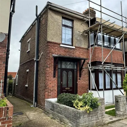Rent this 3 bed duplex on Salcombe Avenue in Portsmouth, PO3 6LA