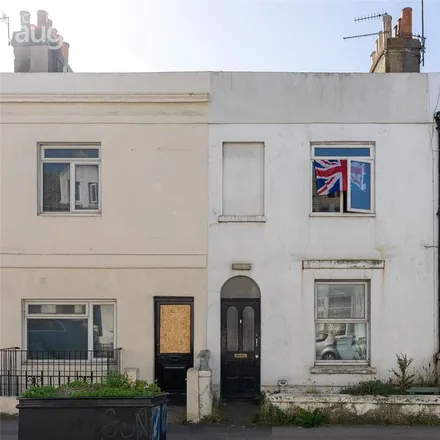 Rent this 5 bed townhouse on Viaduct Road in Brighton, BN1 4NB