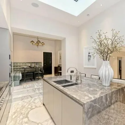Image 5 - 72 Chester Square, London, SW1W 9DU, United Kingdom - Townhouse for sale
