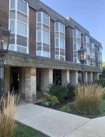 Rent this 2 bed condo on 500 Thames Parkway in Park Ridge, IL 60068