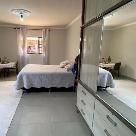 Buy this 3 bed house on Rua Otto Edmundo Riihmann in Coliseu, Londrina - PR