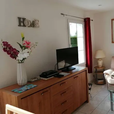 Rent this 1 bed townhouse on Route de Boisjean in 62170 Wailly-Beaucamp, France