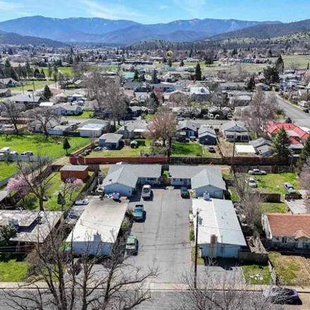 Buy this 2 bed house on 669 Butte Street in Yreka, CA 96097