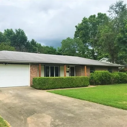 Rent this 3 bed house on 913 South 16th Street in Rogers, AR 72758