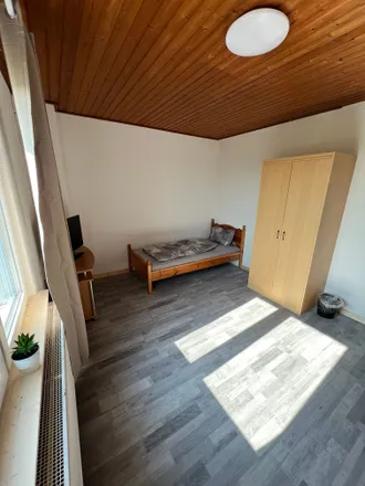 Rent this 6 bed apartment on Sieben Bauern 182 in 32425 Minden, Germany