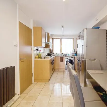 Image 9 - Brackenfield Close, Lower Clapton, London, E5 8TX, United Kingdom - Townhouse for sale