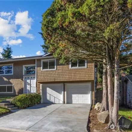 Image 2 - 8324 Northeast 143rd Street, Inglewood, Kirkland, WA 98034, USA - House for sale