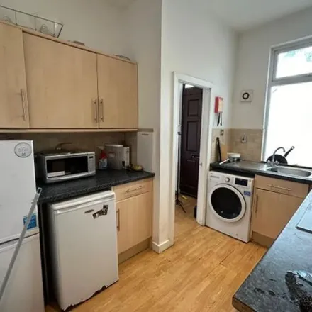 Image 5 - Beechwood Terrace, Leeds, LS4 2NG, United Kingdom - Apartment for rent