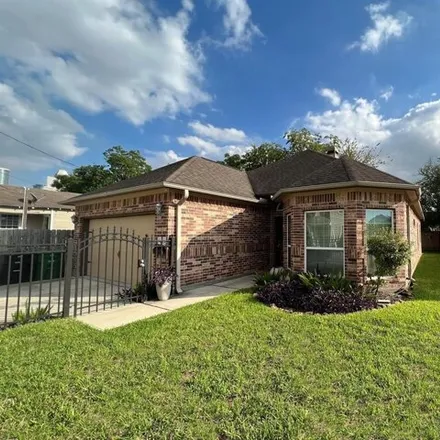 Buy this 3 bed house on 1699 Saulnier Street in Houston, TX 77019