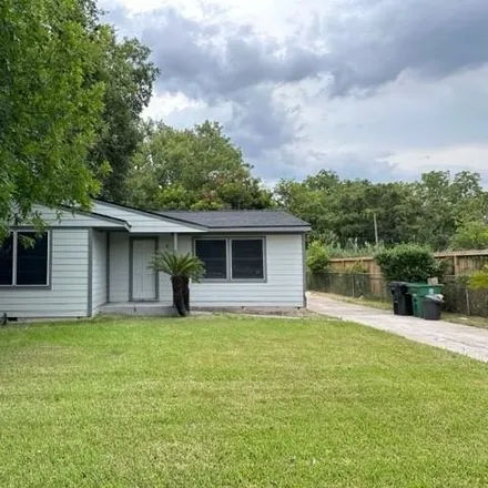 Buy this 2 bed house on 4346 Hoffman Street in Houston, TX 77026