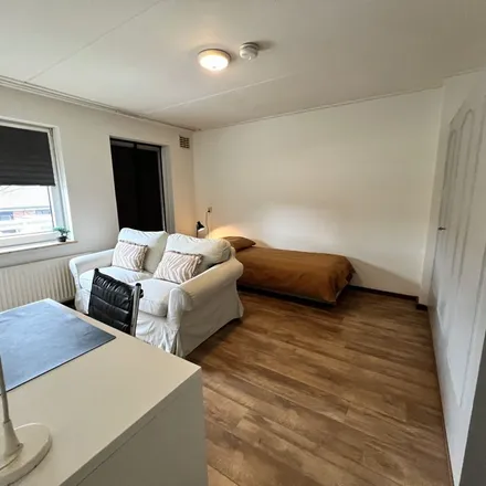 Rent this 3 bed apartment on Siriusstraat 6 in 7557 XV Hengelo, Netherlands