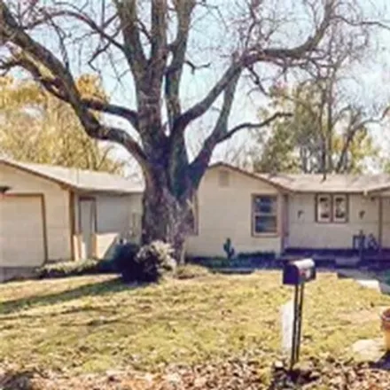 Buy this 2 bed house on 472 East Hughes Street in Collinsville, Grayson County
