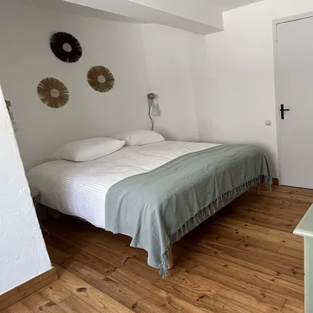 Rent this 3 bed apartment on 30700 Saint-Quentin-la-Poterie