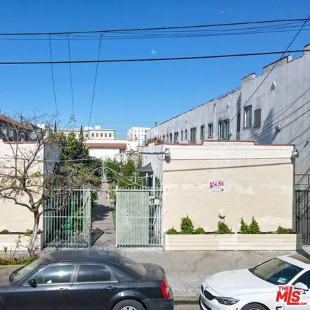 Buy this 12 bed house on 539 South Union Avenue in Los Angeles, CA 90017