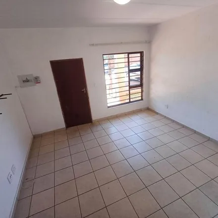 Image 2 - unnamed road, Allen's Nek, Roodepoort, 1734, South Africa - Apartment for rent