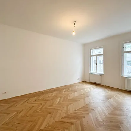 Rent this 5 bed apartment on Mail Boxes Etc. - Versand in Verpackung, Grafik & Druck