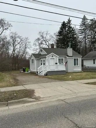 Buy this 2 bed house on 923 North Leroy Street in Fenton, MI 48430