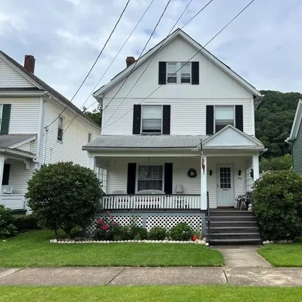 Buy this 3 bed house on 557 Liberty Street in Franklin, PA 16323