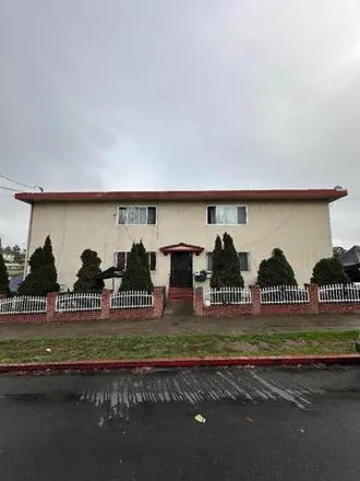 Buy this 8 bed house on 2670 25th Avenue in Oakland, CA 94622