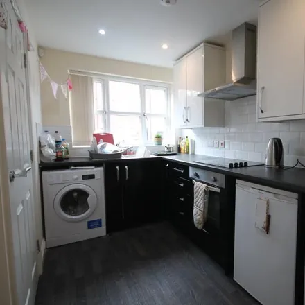 Rent this 4 bed townhouse on Blue Fox Close in Leicester, LE3 0EE