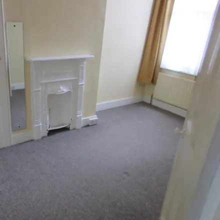 Image 6 - South Avenue, Southend-on-Sea, SS2 4HH, United Kingdom - Townhouse for rent