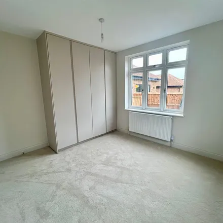 Rent this 2 bed apartment on Havering Sixth Form College in Wingletye Lane, London