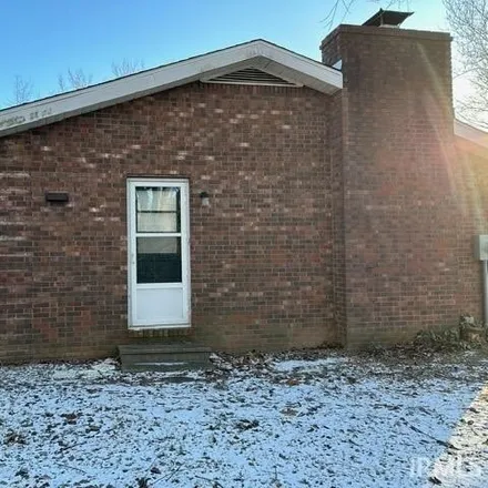 Image 3 - 1030 Brady Street, Loogootee, Martin County, IN 47553, USA - House for sale