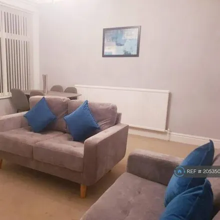 Image 3 - Broom Grove, Rotherham, S60 2TE, United Kingdom - House for rent