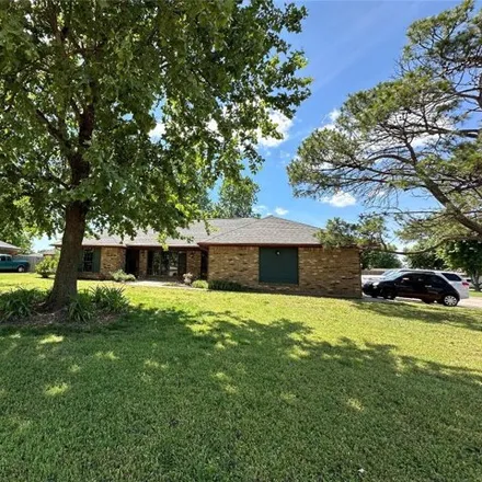 Buy this 3 bed house on 1379 Valley Road in Yukon, OK 73099