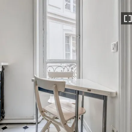 Image 2 - 7 Rue Beaujon, 75008 Paris, France - Apartment for rent