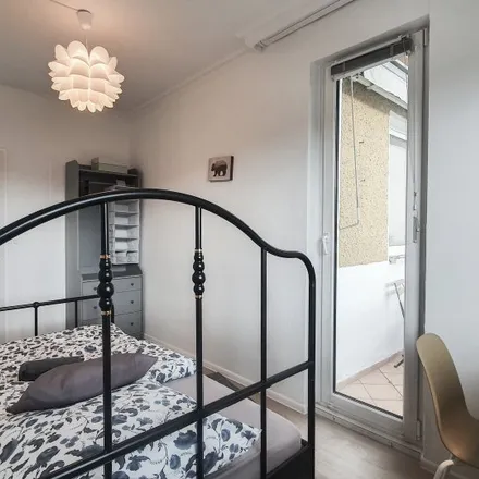 Rent this 4 bed room on Perleberger Straße 13 in 10559 Berlin, Germany