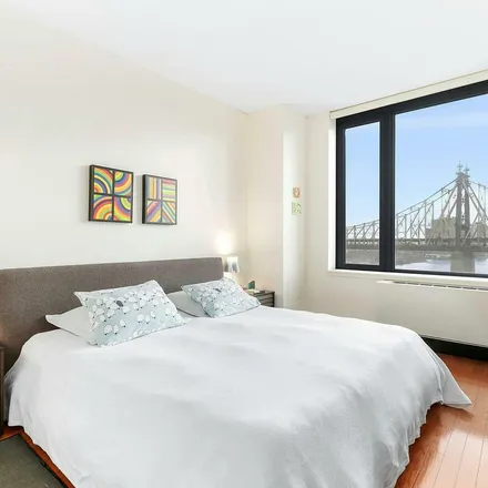Rent this 1 bed apartment on 455 Main Street in New York, NY 10044