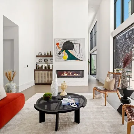 Buy this 3 bed condo on Palihouse West Hollywood in 8465 Holloway Drive, West Hollywood