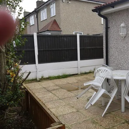 Image 9 - Denny Gardens, London, RM9 4DB, United Kingdom - Townhouse for rent