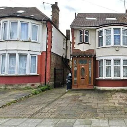 Rent this 4 bed house on Grenoble Gardens in London, N13 6JE