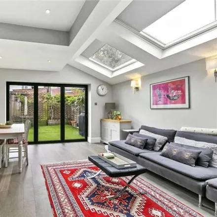 Image 5 - 14 Bexhill Road, London, SW14 7NF, United Kingdom - Townhouse for sale