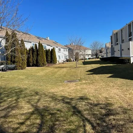 Image 3 - 61 Sandpiper Crescent, Milford Lawns, Milford, CT 06460, USA - Apartment for rent