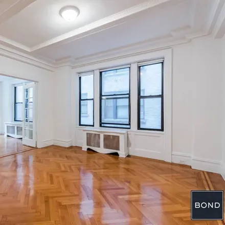 Rent this 3 bed apartment on 200 West 58th Street in New York, NY 10019