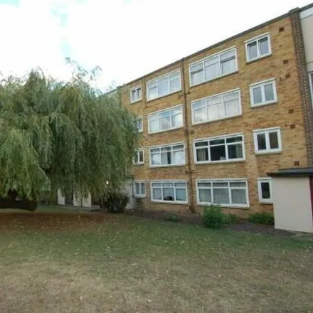 Buy this 2 bed apartment on Farm Road in London, TW4 5PJ