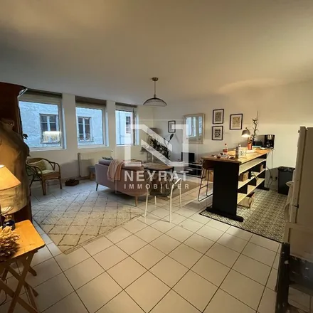 Rent this 2 bed apartment on 1 Place de l'Obélisque in 71100 Chalon-sur-Saône, France