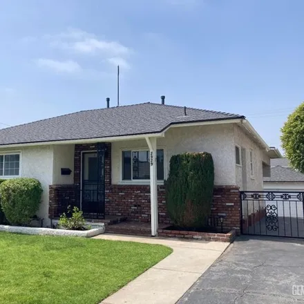 Rent this 3 bed house on 2943 North Lincoln Street in Burbank, CA 91504