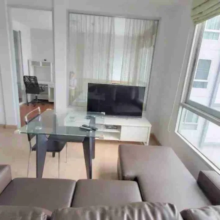 Rent this 1 bed apartment on Ratchadaphisek Road in Thon Buri District, 10600