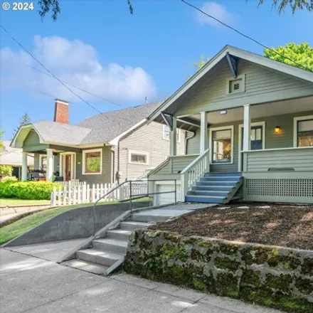 Buy this 2 bed house on 1116 Southeast Nehalem Street in Portland, OR 97202